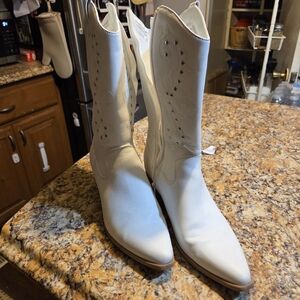 Old Navy White Heeled Boots